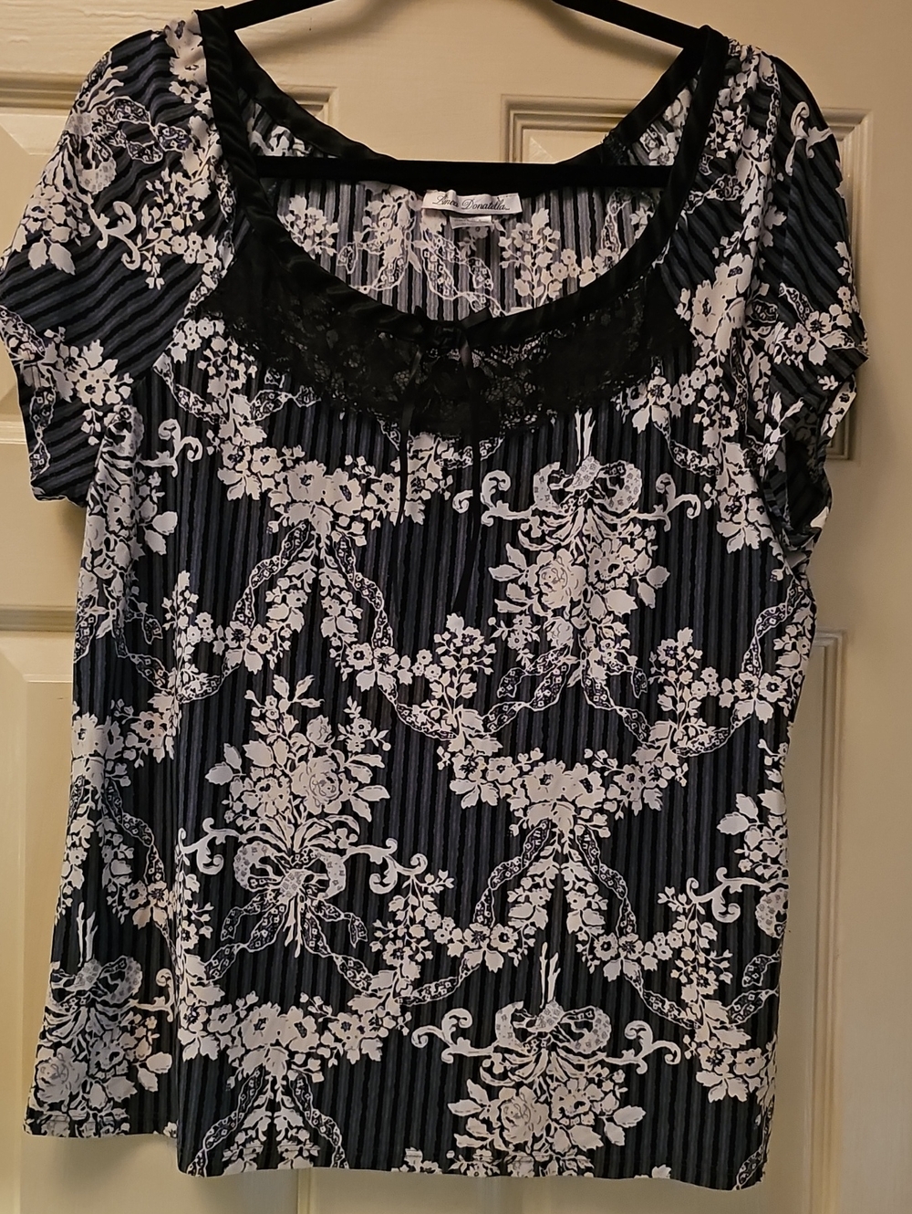 Linea Donatella Black and White Floral Scoop Neck Short Sleeve Top